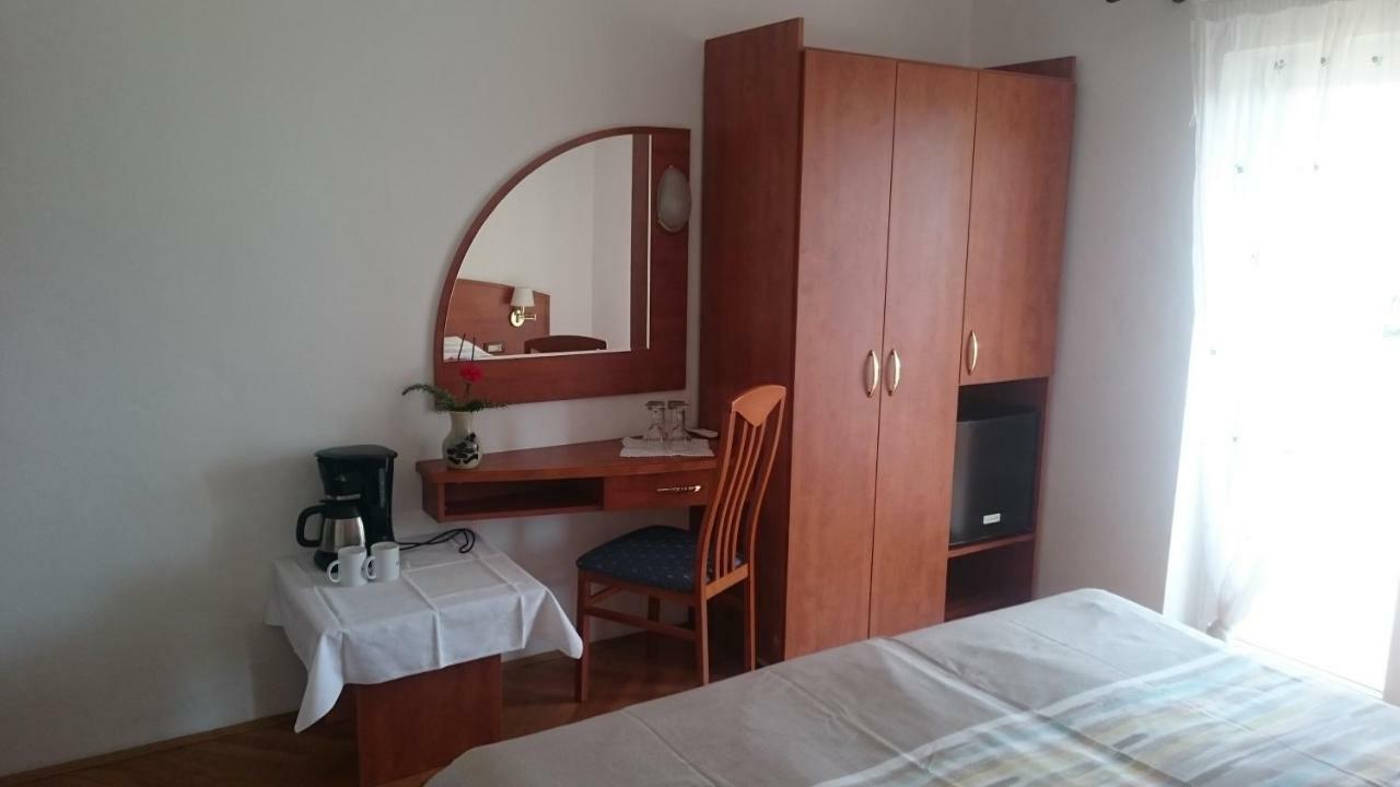 Guest House Violeta Palit Екстер'єр фото